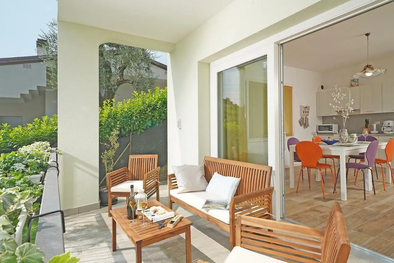 Apartment La Luna Nel Lago Roe Italy