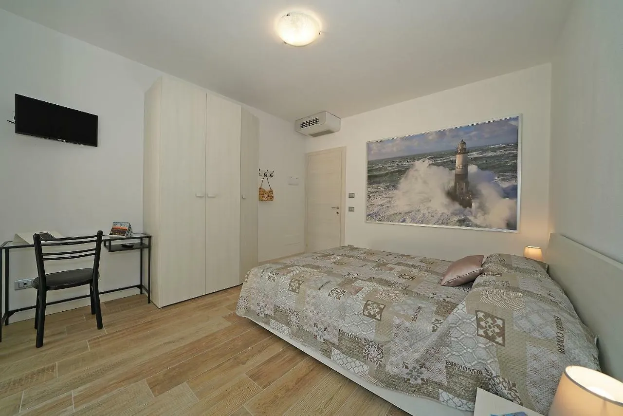 La Luna Nel Lago Roe Apartment