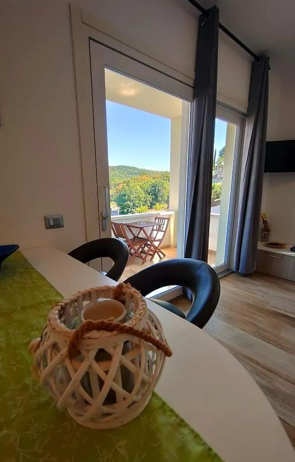 Apartment La Luna Nel Lago Roe Italy