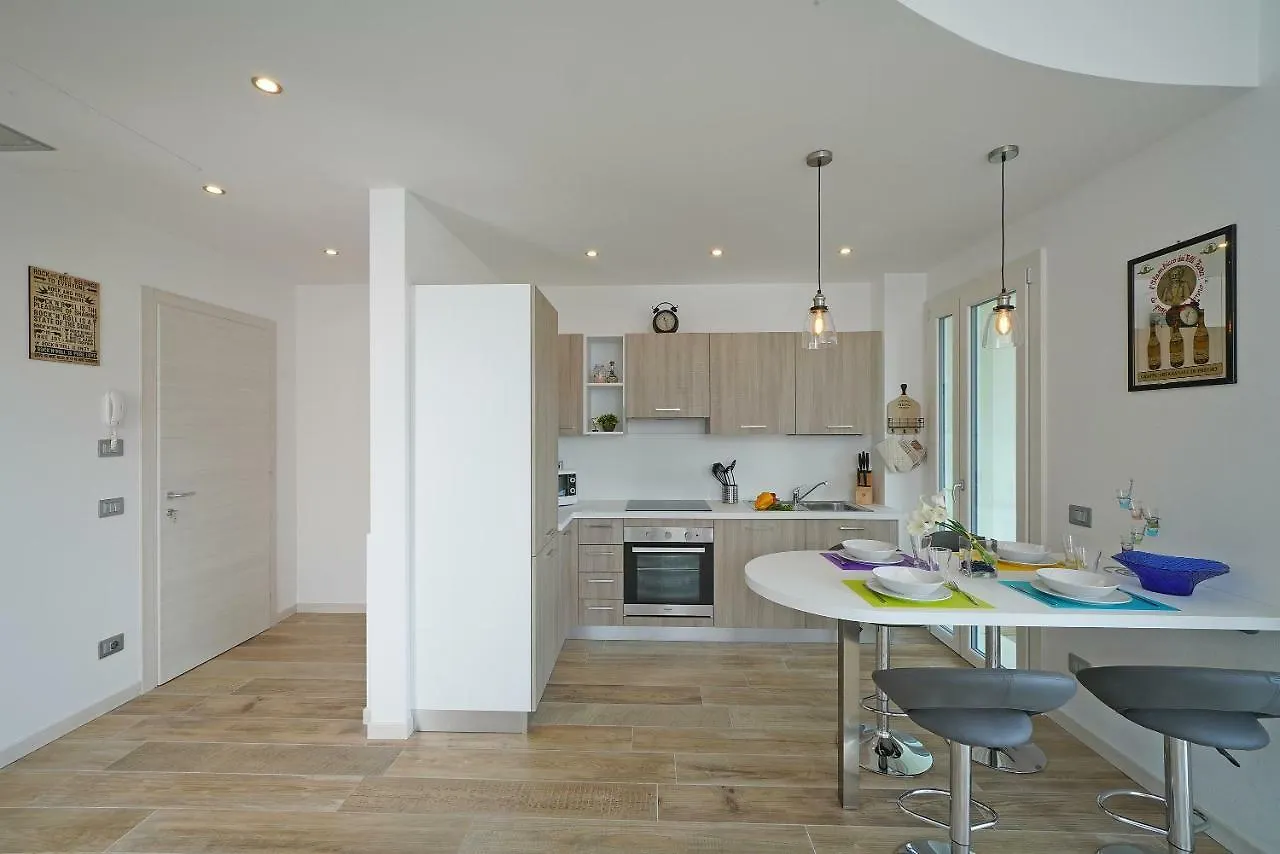 Apartment La Luna Nel Lago Roe Italy